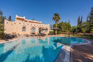 Πισίνα στο ή κοντά στο Villa Fleurie