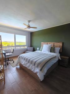 Ένα ή περισσότερα κρεβάτια σε δωμάτιο στο Sapphire Horizon - Sea View & Pool +55 φωτογραφίες