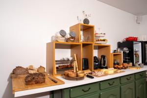 Jídlo v hotelu nebo okolí + 30 fotografií