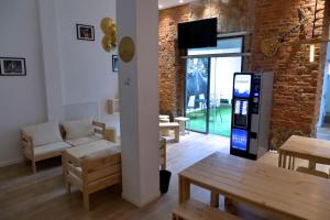 a living room with a vending machine in a room at bcool in Bilbao