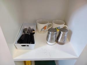 Příslušenství pro přípravu čaje a kávy v ubytování Ensuite Bedrooms, central Ipswich, close to park + 15 fotografií