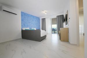 Et tv og/eller underholdning på Atlantis Suites and Rooms Nikiti