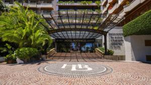 a building with a sign that reads hoo islandmite at Hotel Botanico y Oriental Spa Garden in Puerto de la Cruz