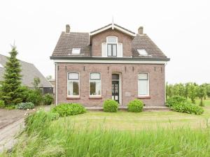 a brick house with a gambrel roof at leisure retrete with costal nature in Wemeldinge