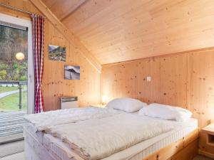 Ένα ή περισσότερα κρεβάτια σε δωμάτιο στο Chalet in Murau near Kreischberg Slopes