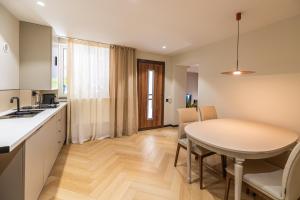 Dapur atau dapur kecil di Origin Central Apartment