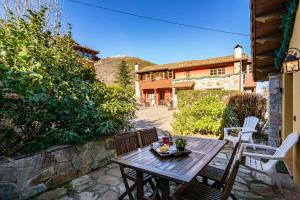 Το κτήριο όπου στεγάζεται  the country house