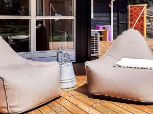 Ruang duduk di 6 person holiday home in Dannemare