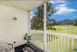 Gallery image of Stylish Stay-Golf & Water Views in Longs