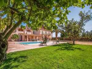 an image of a house with a swimming pool at Holiday Home in St Pere Pescador with Pool in Sant Pere Pescador