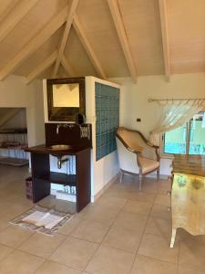 a room with a vanity and a mirror and a chair at Maison de Gaïa in Saint-Joseph
