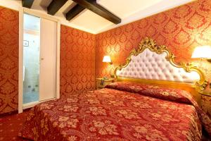 A bed or beds in a room at Ca' Della Loggia