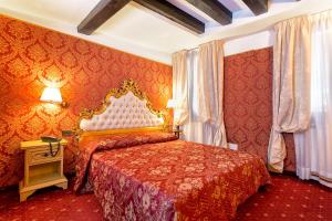 A bed or beds in a room at Ca' Della Loggia