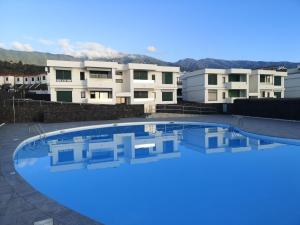 a large swimming pool in front of some buildings at El Balcón de Abora in Los Cancajos