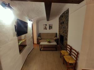 a living room with a couch and a table at Casa-cueva 'MI ABUELA L O L A' in Orce