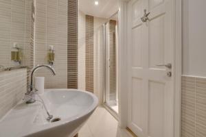 Koupelna v ubytování Pen Cei Apartment + 22 fotografií