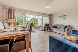 Posezení v ubytování Summer Breeze - Saundersfoot + 25 fotografií