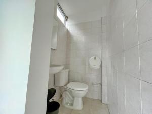 Imagen de la galería de Reservas Neón en Chat de WP - TRES CATORCE TRES VENTI SIETE CERO CINCO CINCO UNO, en Ibagué 38 fotos más