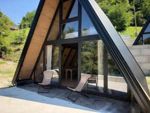 Κήπος έξω από το Wooden Houses D&D