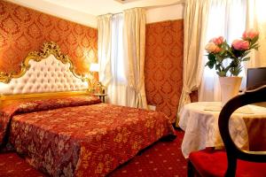 A bed or beds in a room at Ca' Della Loggia