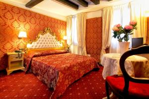 A bed or beds in a room at Ca' Della Loggia