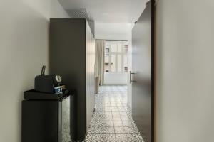 a hallway with a door leading into a room at Hotel Milano in San Juan
