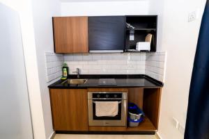 Dapur atau dapur kecil di Peaceful Penthouse Retreat with Country Views