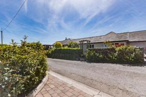 an empty road in front of a house at Bryn Tirion Cottage in Llanfair Talhaiarn