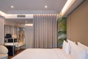 a bedroom with a large white bed and a window at Grande Hotel Thermas Nature & SPA in Termas de Sao Pedro do Sul +104 photos