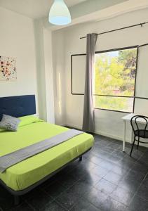 Giường trong phòng chung tại Habitaciones La Estación
