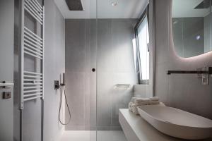 Bilik mandi di The Artist's Villa