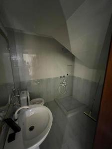 Ванная комната в One Bed Room Sunrise BNB DHA phase 7