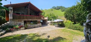 Фотография из галереи Finca la Vegacha casa tradicional pasiega в городе Сан-Роке-де-Риомьера