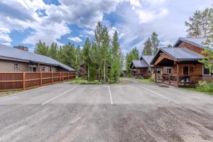 ウェスト・イエローストーンにあるMontana Cabinのギャラリーの写真