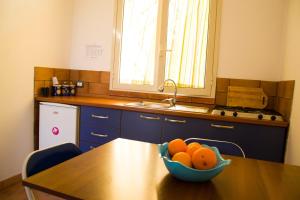 a kitchen with a bowl of oranges on a table at Wohnung 1 Zwei Zimmer Wohnung In Cattolica Eraclea in Cattolica Eraclea