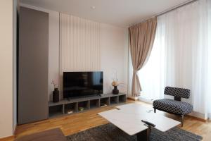 Μια τηλεόραση ή/και κέντρο ψυχαγωγίας στο KEDA Royale Suite City Center Charm