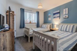 Postel nebo postele na pokoji v ubytování Larners Lodge by Winterton Cottages