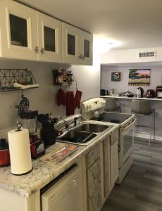 Dapur atau dapur kecil di 4910 Tupelo Guest House