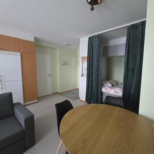 Χώρος καθιστικού στο Lakeland Apartments +3 φωτογραφίες