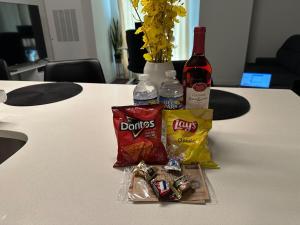 Φωτογραφία από το άλμπουμ του Modern King Suite Downtown Walkable Pool & Gym σε Wilmington