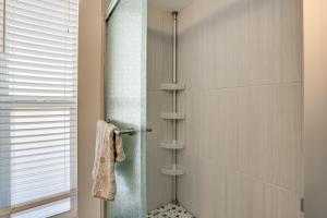Ένα μπάνιο στο 3 Mi to Dtwn Naples Condo with Access to 9 Pools! +17 φωτογραφίες