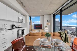 Kuchyň nebo kuchyňský kout v ubytování Earthlight Golden Hour Corner