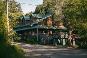 瓦尔达维德MacTaverne的路边的房子