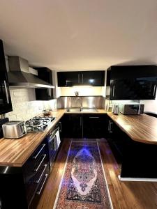 Η κουζίνα ή μικρή κουζίνα στο Stylish 2BR Central Edinburgh - Walk to Attraction