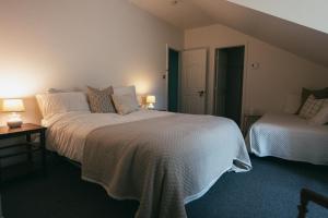 a bedroom with two beds and two lamps at MacTaverne in Val-David +22 photos