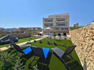 Κήπος έξω από το Gozo Getaway - Large Pool Apartment, 10 mins to Xaghra Square