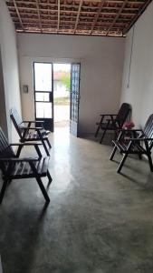 a group of chairs sitting in a room at Casa Menezes - Ilha do Ferro - Alagoas in Pão de Açúcar