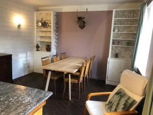 Posezení v ubytování Maisonnette de campagne avec jardinet + 28 fotografií