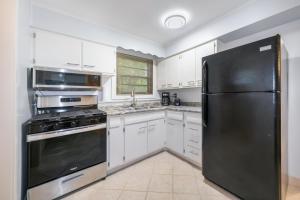 Φωτογραφία από το άλμπουμ του Spacious 3BR Home • Firepit Grill σε Gary +24 φωτογραφίες