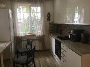 Η κουζίνα ή μικρή κουζίνα στο Maison familiale très confortable à Erevan, Arménie